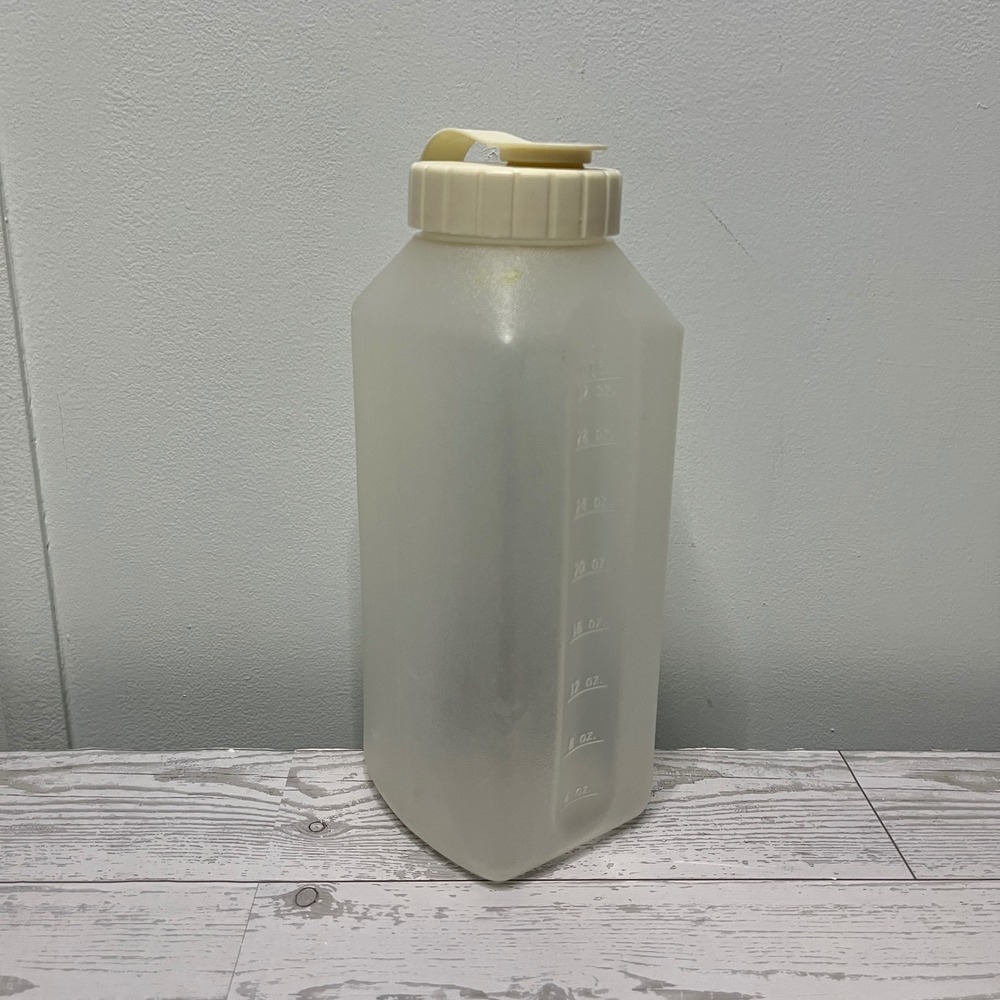 Rubbermaid 1 Quart Plastic Juice Mixer Bottle 32oz Frosted 2457 9 PP